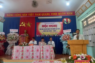 Sáng ngày 31/8/2023: Trường THPT Phan Bội Châu đã tổ chức Hội nghị Nhà giáo